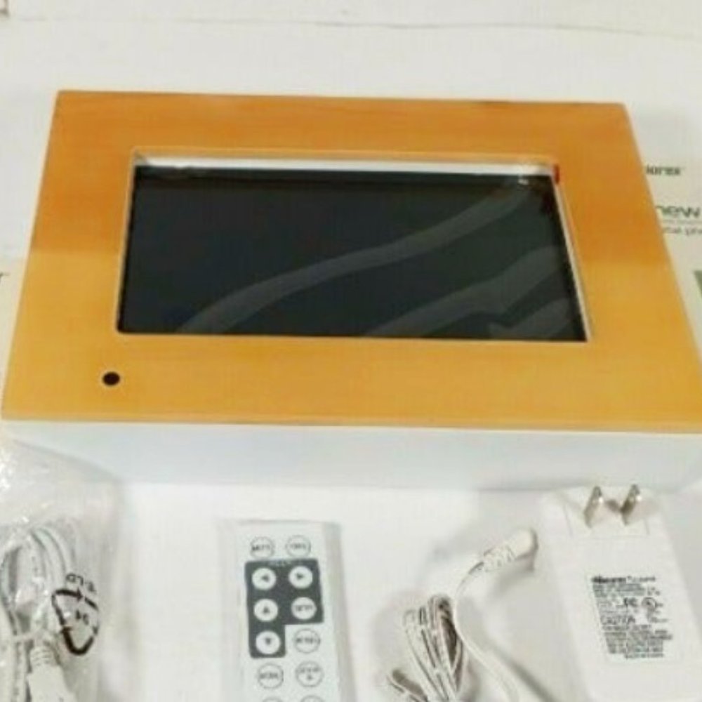 Memorex Digital Photo 8" Frame W/Remote (no box but everything is new)